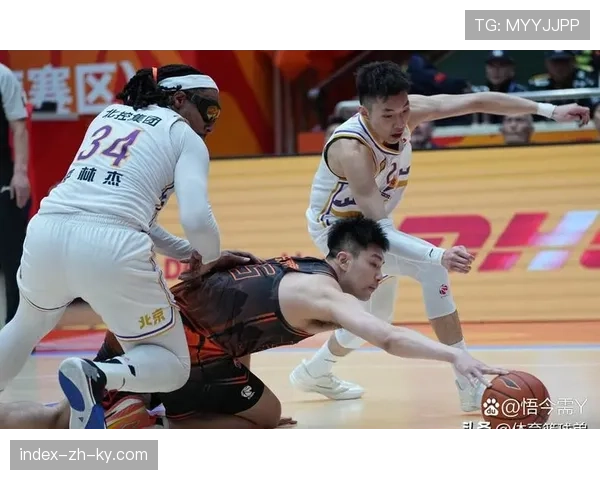北控队内线伤病困扰 邹雨宸崴脚影响轮换深度